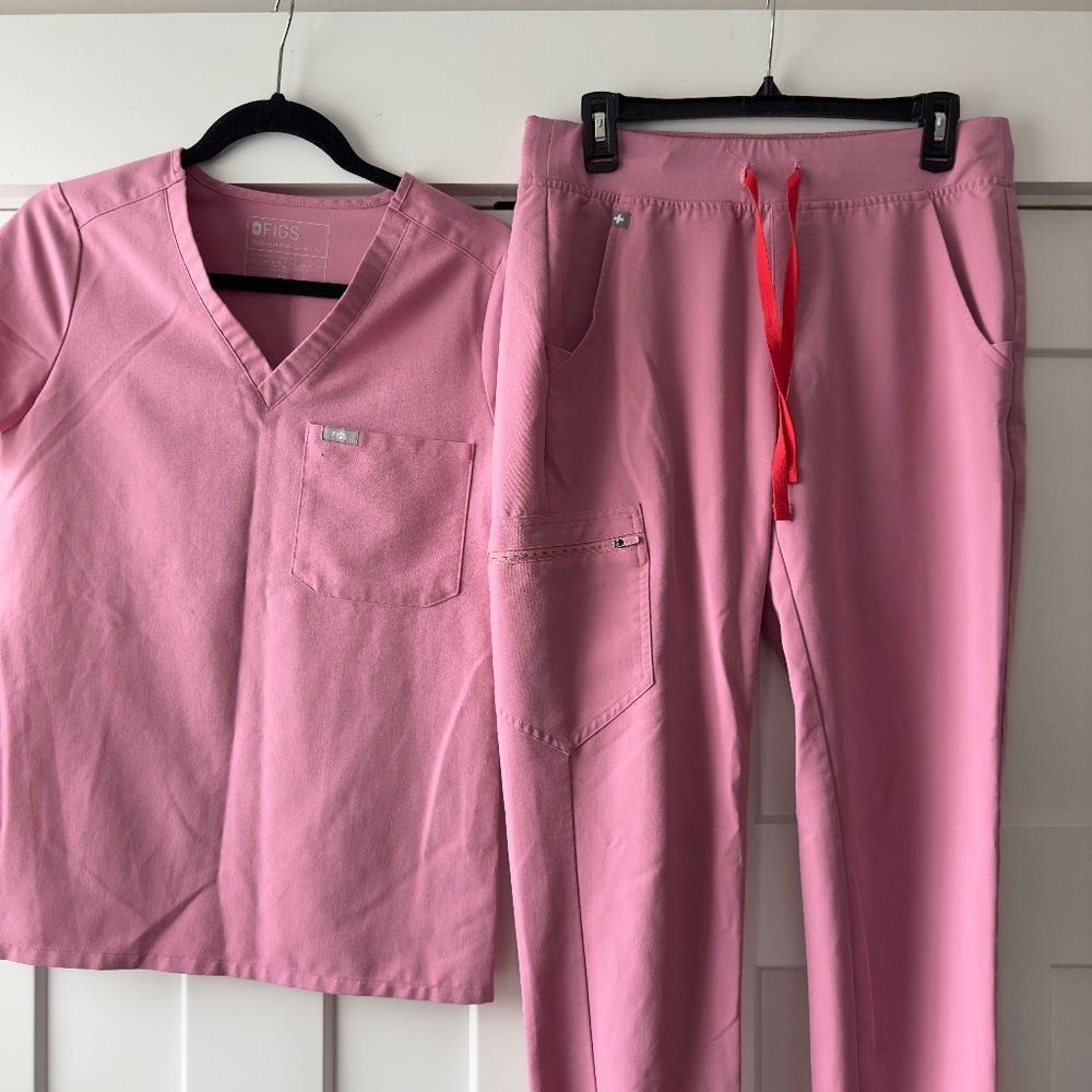 Catarina One-Pocket Scrub Top™ (XS) & Zamora Jogger Scrub Pants™ (S, Tall) SET